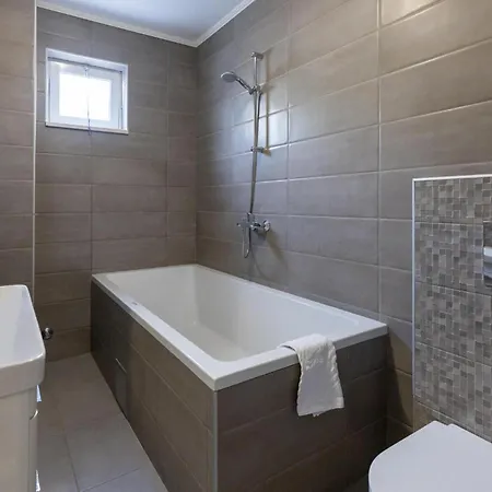 3 Bedroom Beautiful In Lägenhet Zaton Doli