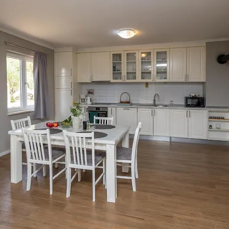 3 Bedroom Beautiful In Lägenhet Zaton Doli