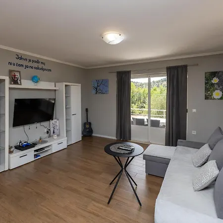 3 Bedroom Beautiful In Appartement *