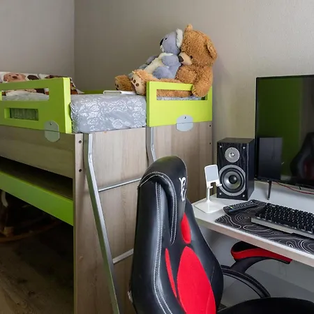 3 Bedroom Awesome In Apartment