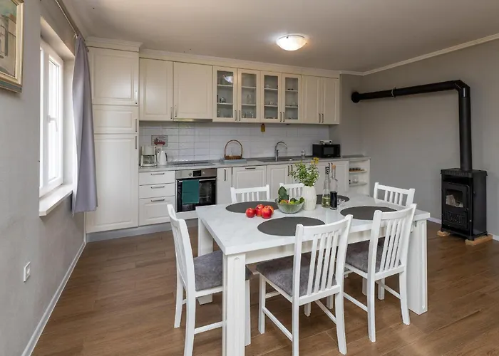 アパート 3 Bedroom Beautiful In