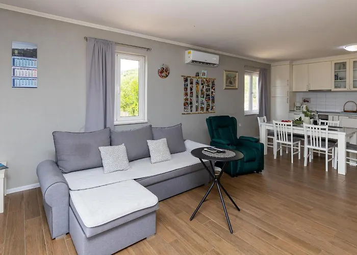 3 Bedroom Beautiful In アパート