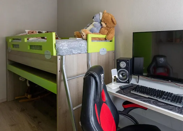 3 Bedroom Beautiful In アパート